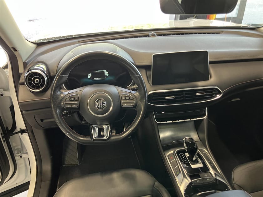 Bild 2 av MG EHS PHEV Laddhybrid Luxury Panorama Dragkrok Adaptiv Farthållare Backkamera
