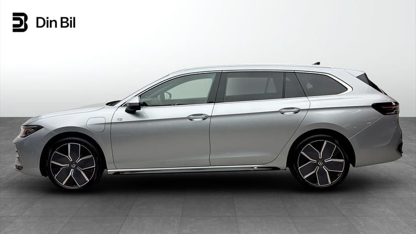 Bild 2 av Volkswagen Passat Variant eHybrid 272hk/R-Line/Panorama/Drag