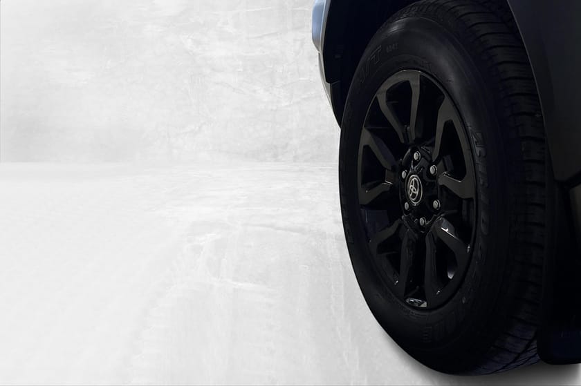 Bilde 3 av Toyota Hilux Dobbelcab Hengerfeste, Ryggekamera, El.Seter, LazerLys