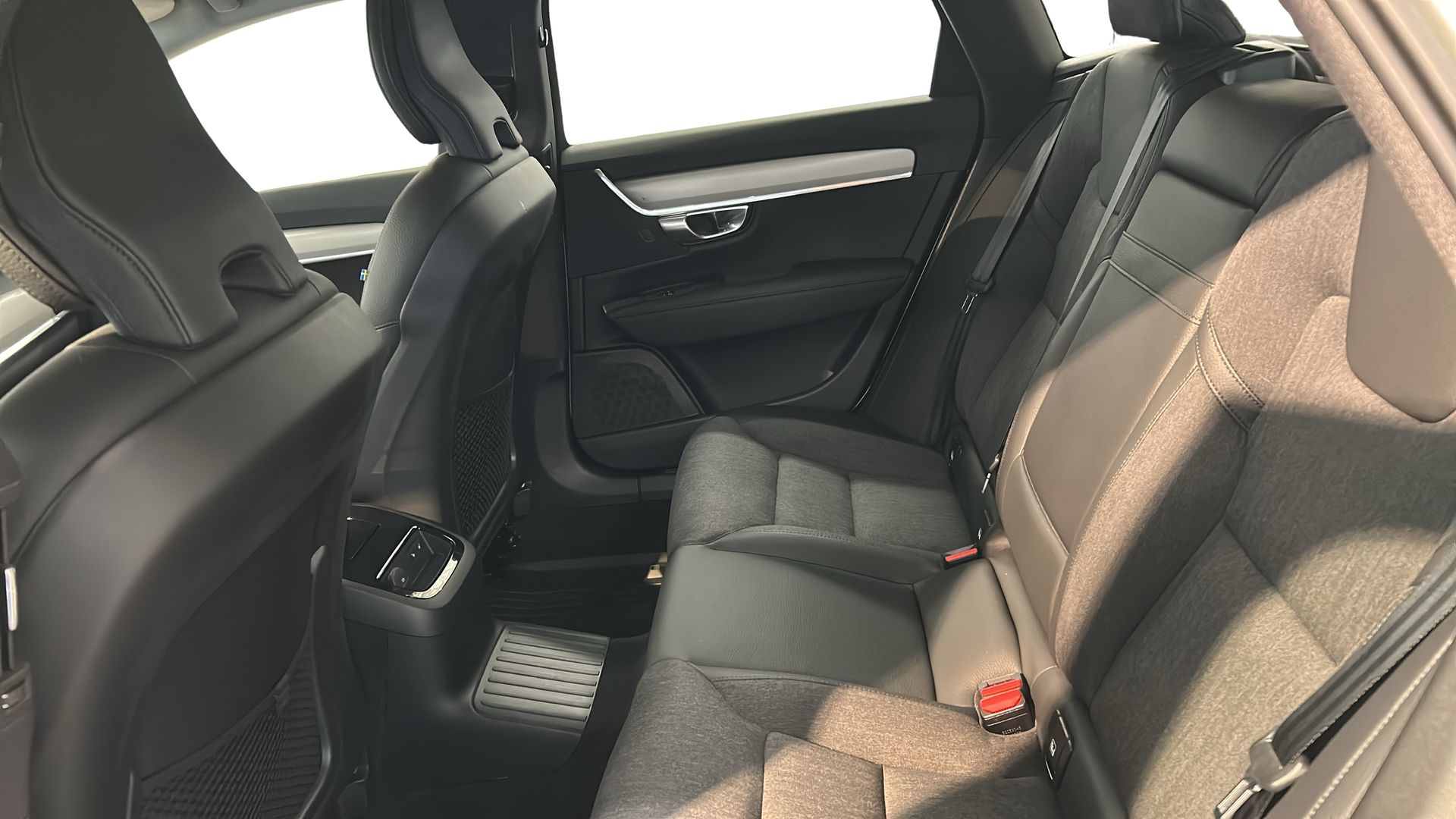 Volvo V90 Recharge T6 Core Edition 2023, photo 7/10