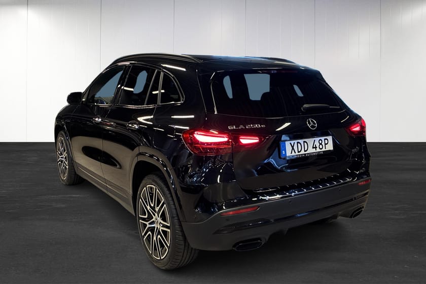 Bild 4 av Mercedes-Benz GLA 250 e 8G-DCT | AMG | Advanced Edition | Burmester | 360 | Pano | Drag | Nightpaket |