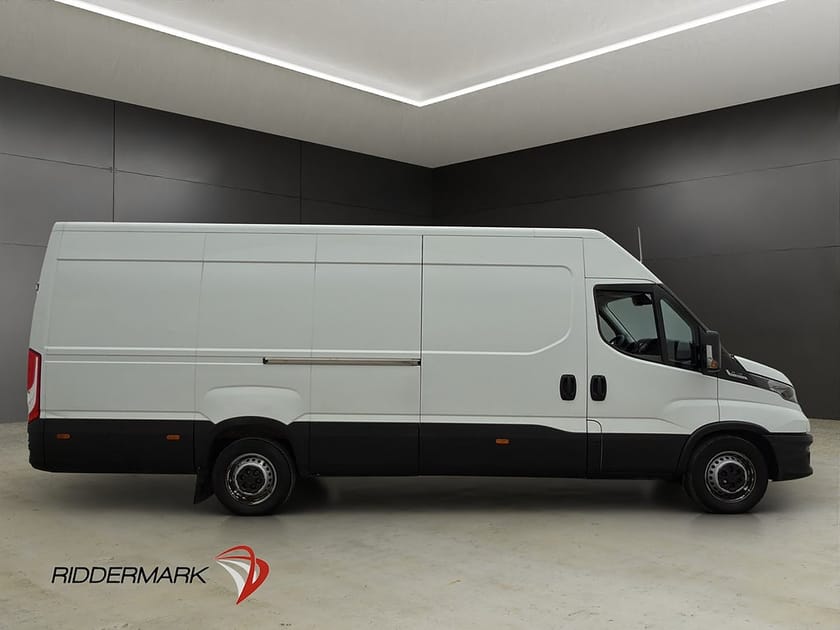 Bild 2 av Iveco Daily 35-140 Van L4H2 2.3JTD Värmare 3-Sits PDC Bluetooth Moms