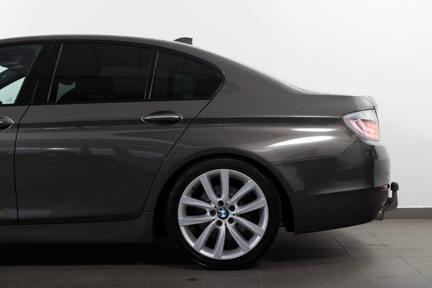 Bild 5 av BMW 535i Sedan Steptronic 306hk Shadowline/HuD/Navi/Elstolar/HiFi/Drag
