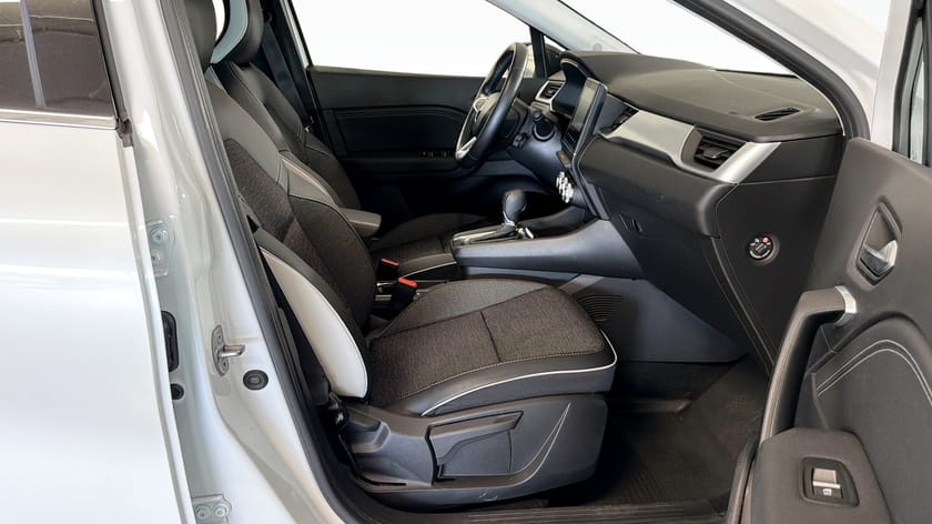 Bild 3 av Renault Captur E-TECH Plugin-Hybrid 160 160Hk / Kamera / Keyless