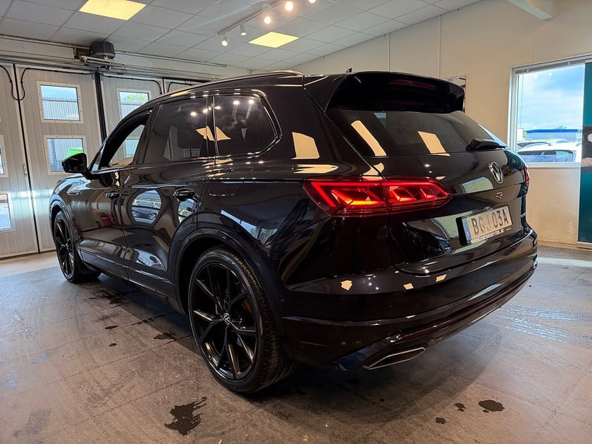 Bild 3 av Volkswagen Touareg R eHybrid 3.0 V6 4Motion HUD PANO LUFT Innovation 462hk