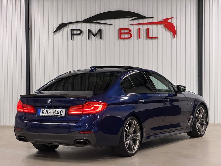 Bild 3 av BMW M550i xDrive Sedan / Ultimate Edition / Svensksåld / Massage / B&W