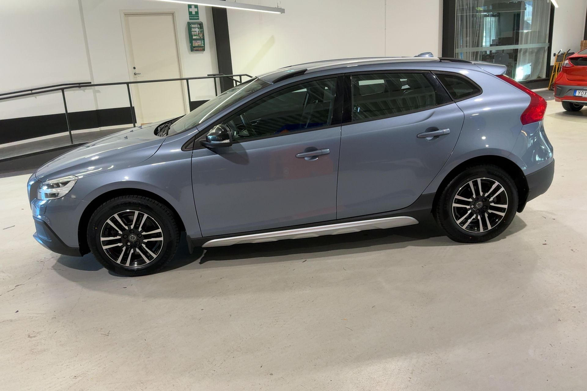 Volvo V40 Cross Country 2017, kuva 2/10