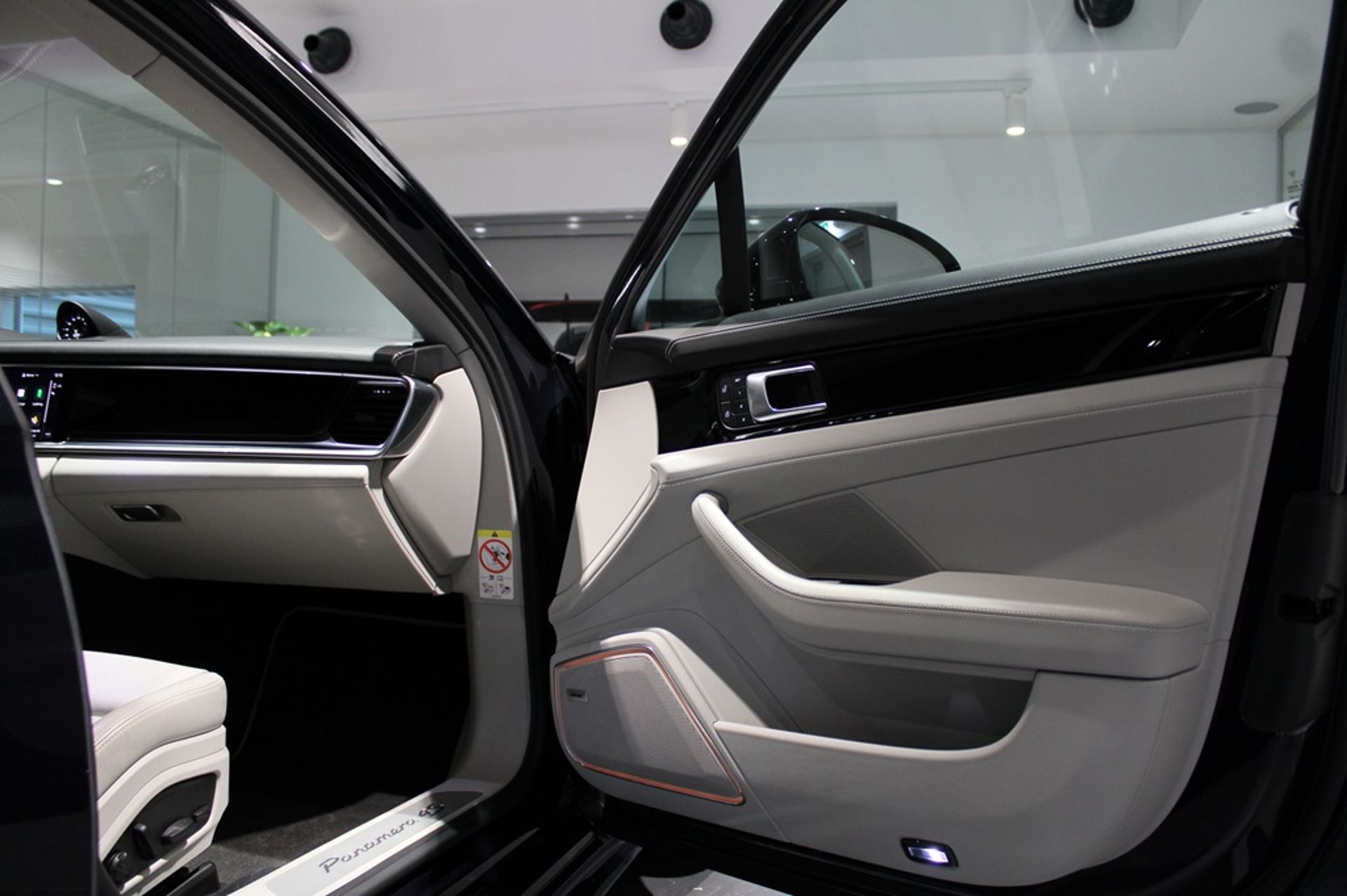Porsche Panamera S E-Hybrid 2023, photo 9/10