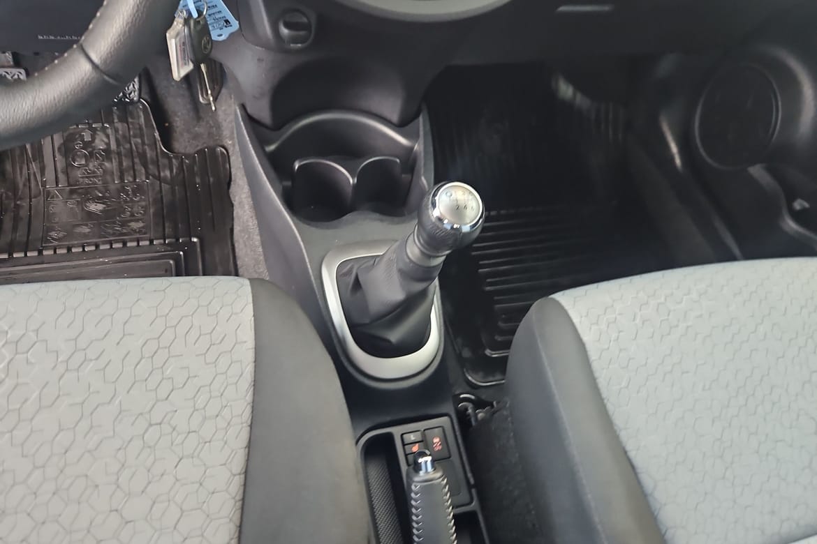 Toyota Yaris 5-door 1.33 Dual VVT-i Manual, 99hp, 2011