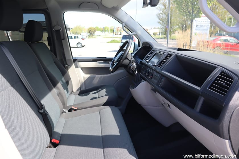 Bild 4 av Volkswagen Transporter Kombi 2.0 TDI SCR 4Motion L 204hk 6 sit Pluspaket Drag GPS 1 Ägare