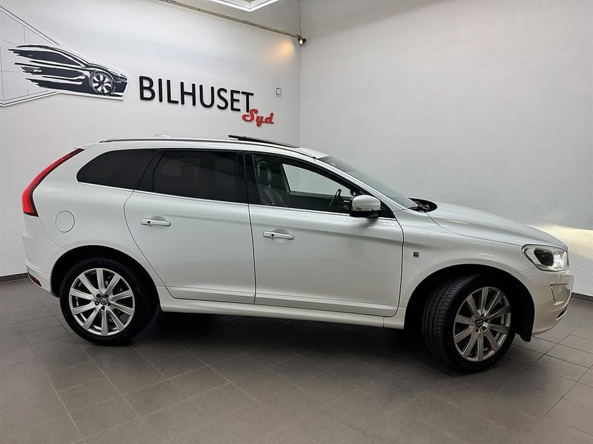 Bild 2 av Volvo XC60 D4 190hk Ocean Race Pano/Värmare/Navi/Bkamera/Läder/Krok/20"Fälg