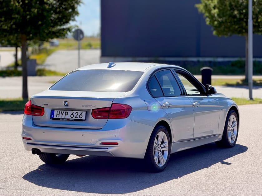 Bild 5 av BMW 320d xDrive Sedan 320 Sport line Drag | Navi | HiFi | Skinn