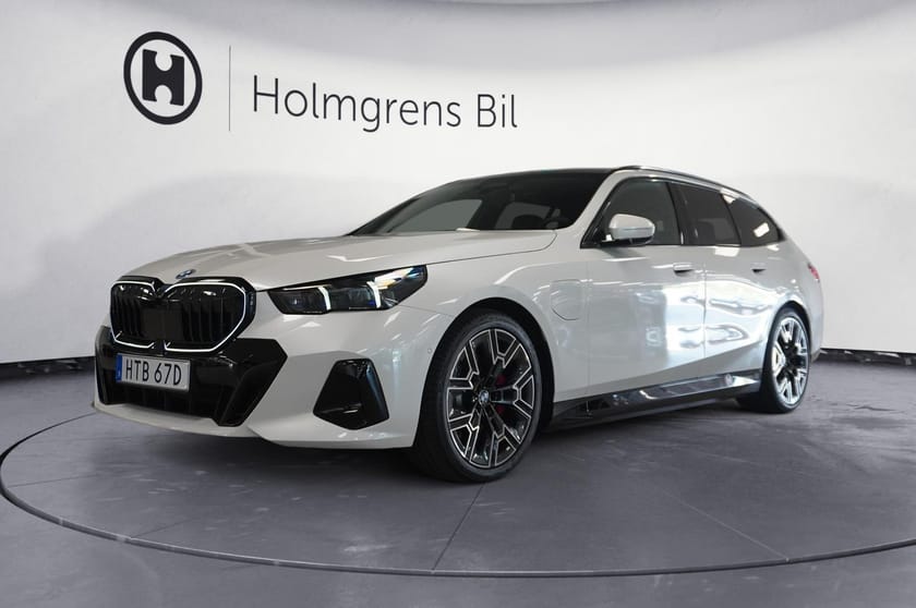 Bild 1 av BMW 530e xDrive Touring M-Sport Business Ed Pro B W Pano DAP