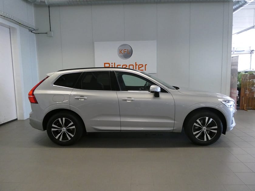 Bild 3 av Volvo XC60 B4 Momentum Värmare-Drag-Kamera-Navi-Carplay-SoV