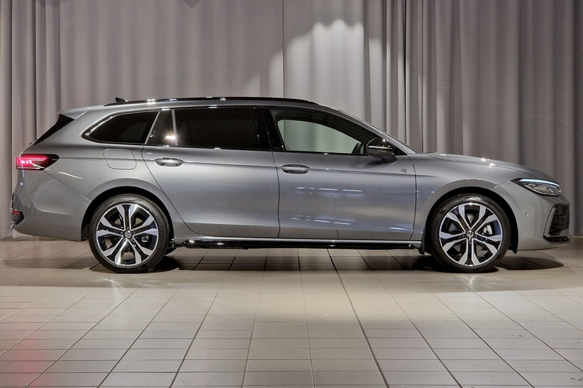 Volkswagen Passat 1.5 eHybrid R-Line 2027, bild 3/10