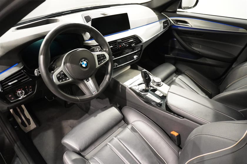 Bild 4 av BMW 530d xDrive Touring M Sport Innovation Panorama Drag H K DAP