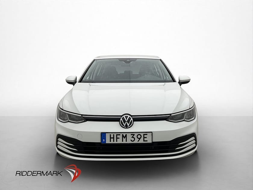 Bild 2 av Volkswagen Golf 1.0 eTSI 110hk P-sensor Rattvärme CarPlay