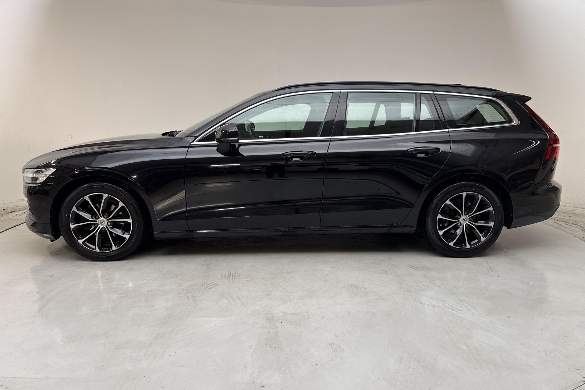Volvo V60 B3 2022, bild 2/10