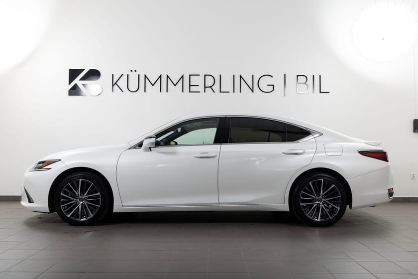 Bild 1 av Lexus ES 300h 2.5 E-CVT 218hk Moms/Glastak/Elstolar/läder
