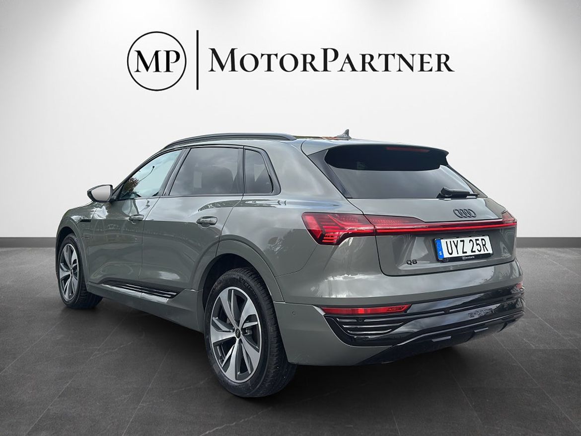 Audi Q8 55 e-tron quattro, bild 6 av 27
