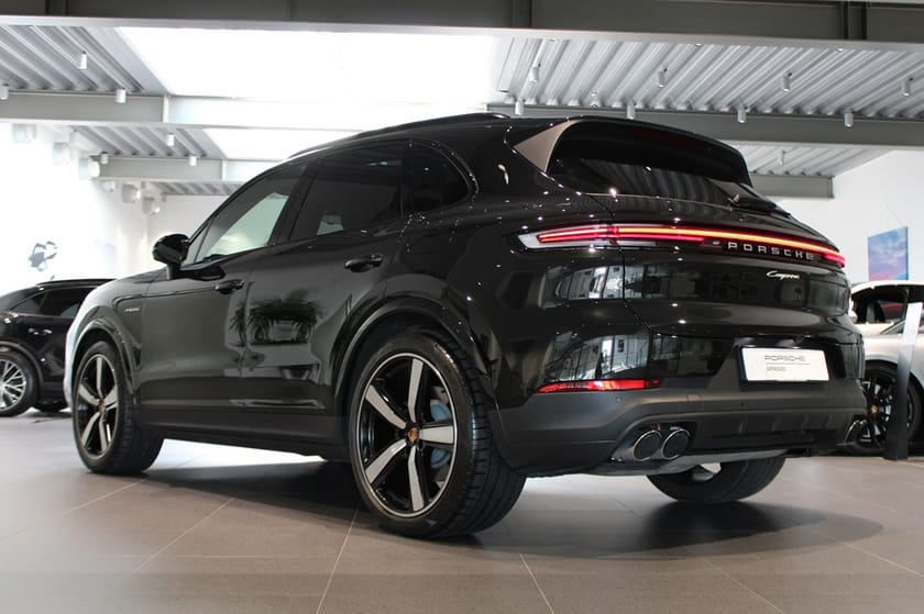 Bild 2 av Porsche Cayenne E-Hybrid Moms