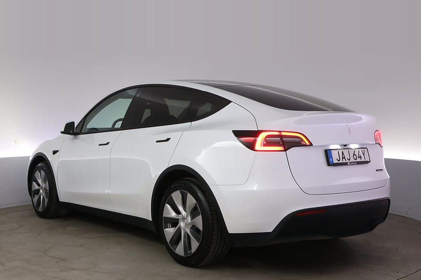 Bild 4 av Tesla Model Y Standard Range RWD Uppg. Autopilot Panorama