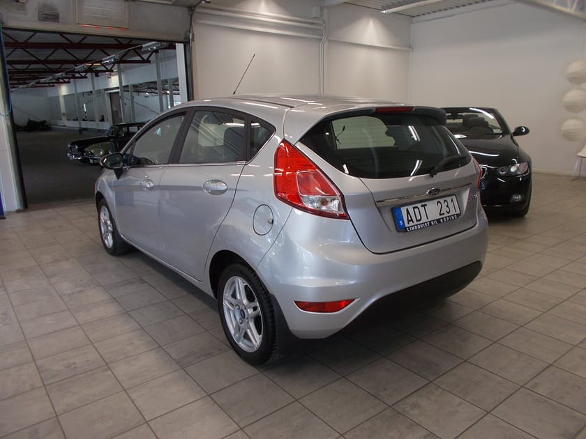 Bild 4 av Ford Fiesta Titanium 1.0 80hk Kamremsbytt/LågSkatt/S&Vhjul