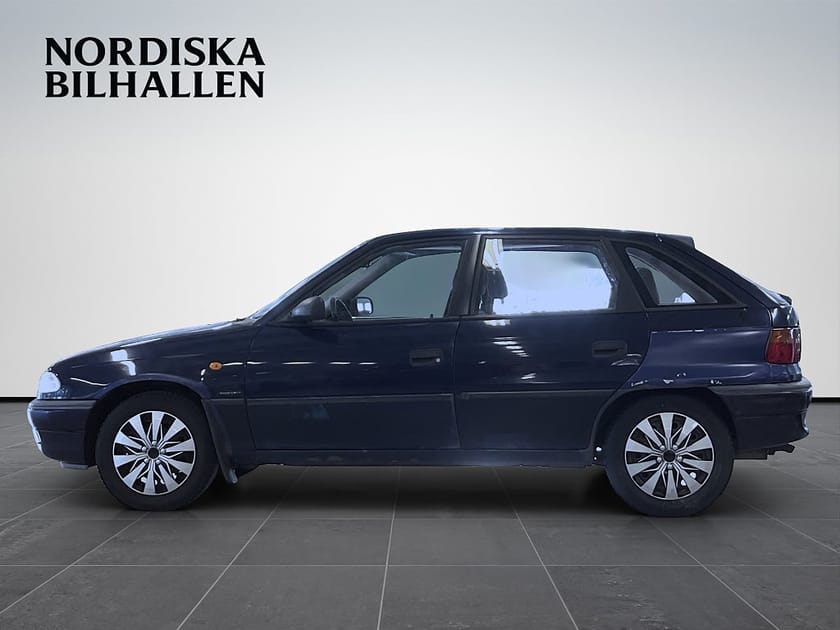 Bild 4 av Opel Astra **RESERVERAD**