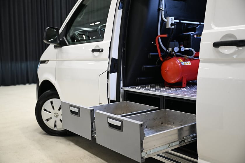Bild 2 av Volkswagen Transporter 4M DSG 150HK L2 Servicebil|Inredd|Dubbelgolv|Kompressor