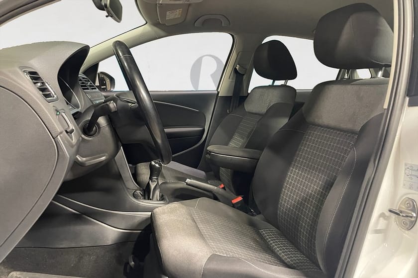 Bild 3 av Volkswagen Polo 1.2 TSI 90 HK BLUETOOTH 360KR/ÅR NYSERVAD 15100MIL 15"