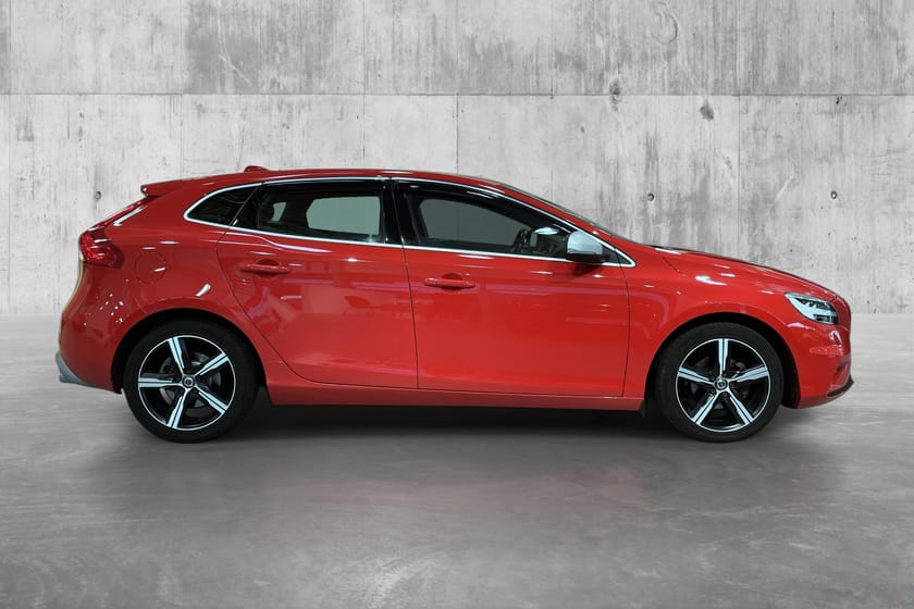 Bilde 4 av Volvo V40 D2 R-Design Cruise/R-kam/Bluetooth/Krok