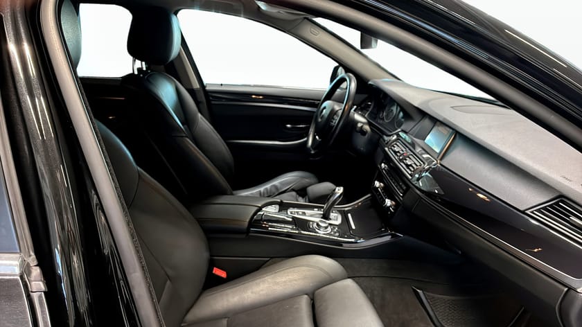 Bild 3 av BMW 520d Touring Drag Skinnklädsel Rattvärme