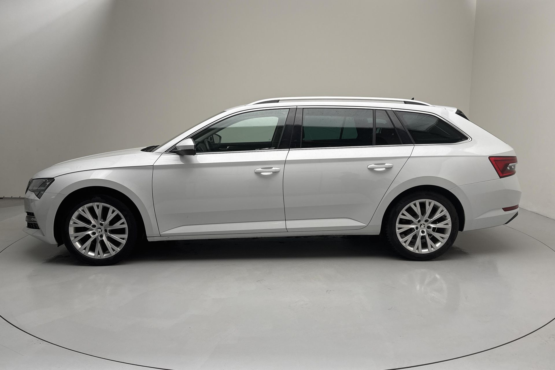 Skoda Superb iV Kombi 2023, kuva 2/10