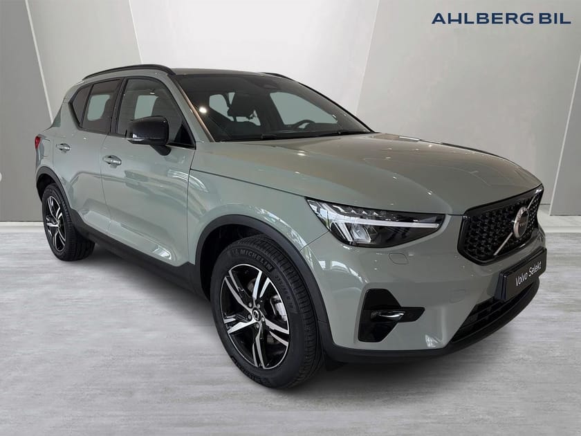 Bild 1 av Volvo XC40 B3 FWD Bensin Plus Dark, Klimatpaket, Förarstödpaket, Parkeringskamera Bak, Baklucka Elmanövrerad, Google Maps