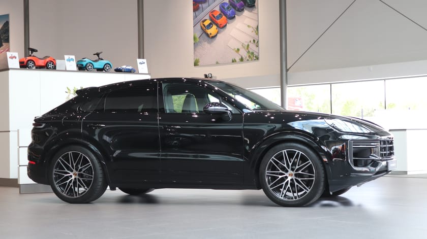 Bild 3 av Porsche Cayenne E-Hybrid Coupé Black Edition / Drag / Soft Close / BOSE