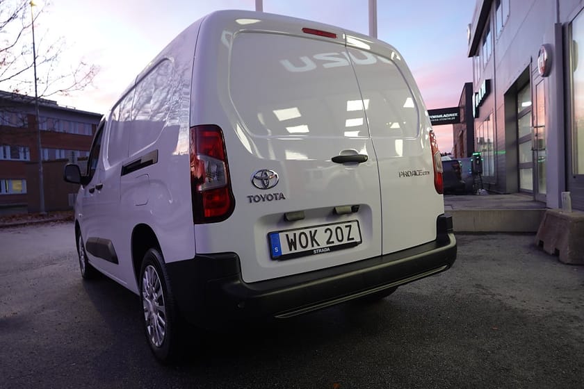 Bild 4 av Toyota ProAce City 1.5D 130hk L2 DUBBLA SKJUT | DRAG|VÄRMARE