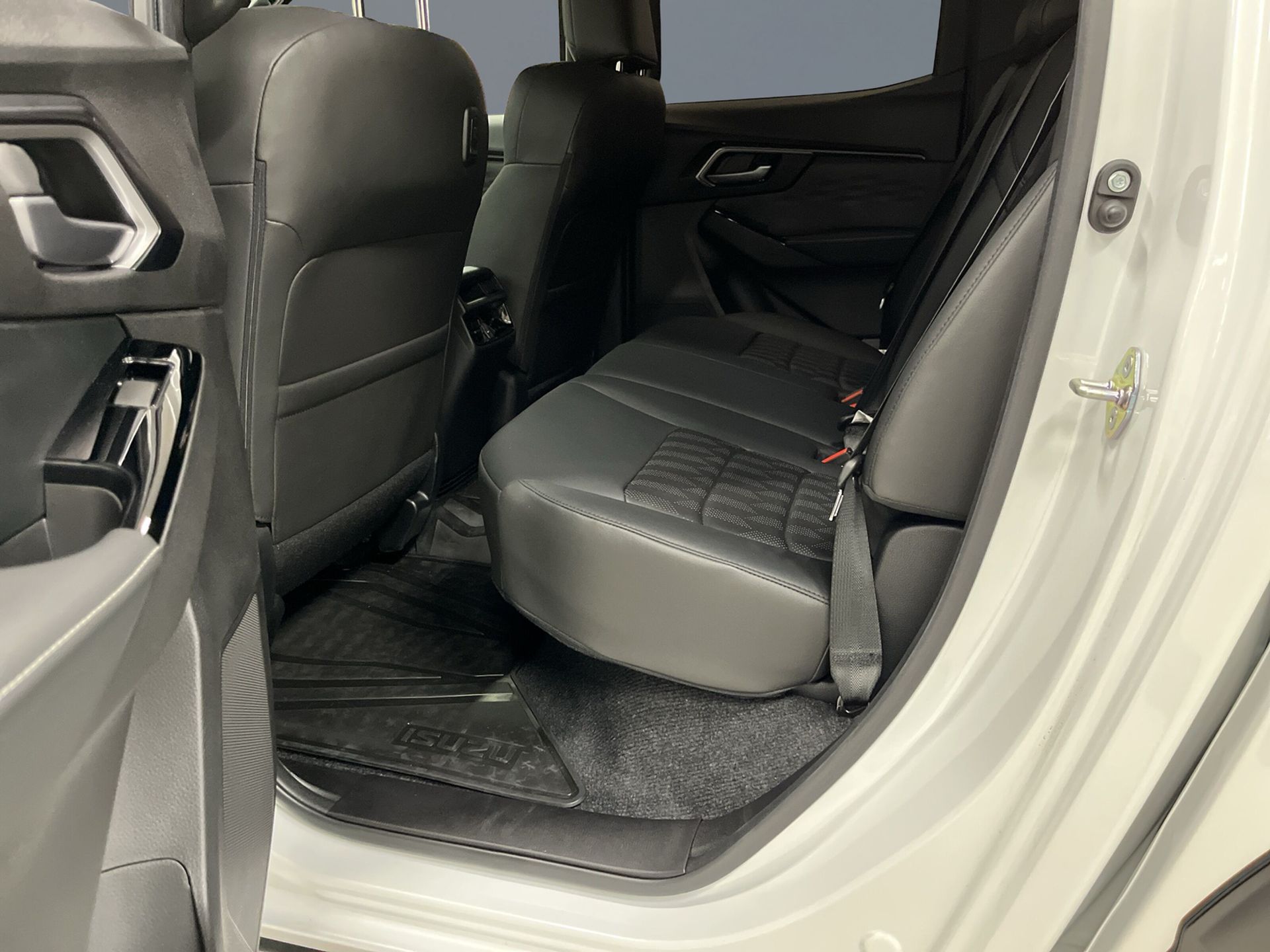 Isuzu D-max XRX DC AT CNG 2024, photo 7/10
