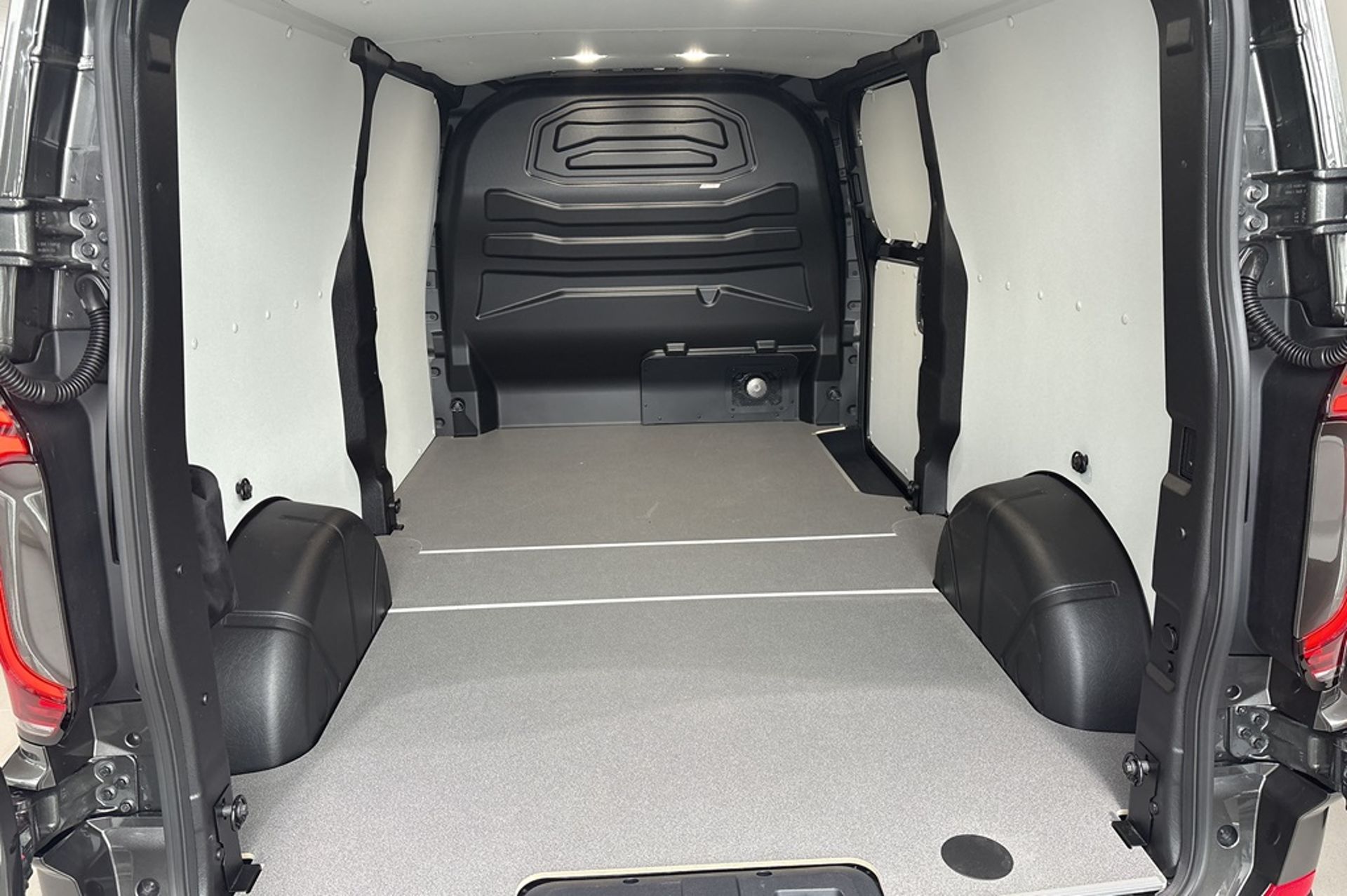 Volkswagen Transporter 2.0 TDI 4Motion 2025, bild 6/16