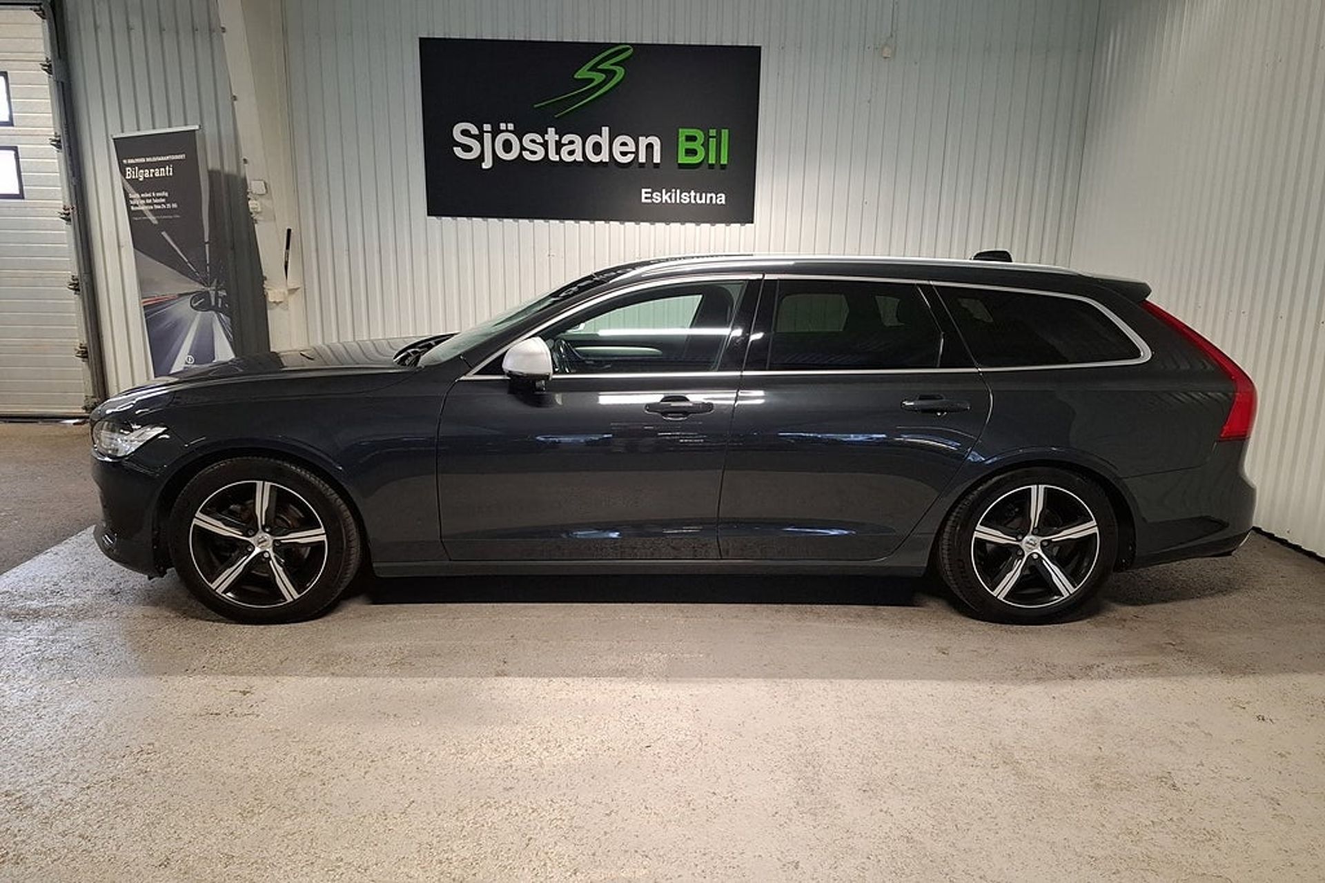 Volvo V90 D4 AWD Geartronic R-Design 2018, bild 4/10