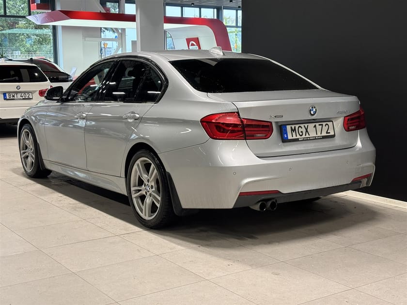Bild 3 av BMW 330i xDrive Sedan M Sport Drag Kamera HiFi Helljusassistent Rattvärme Sportstol
