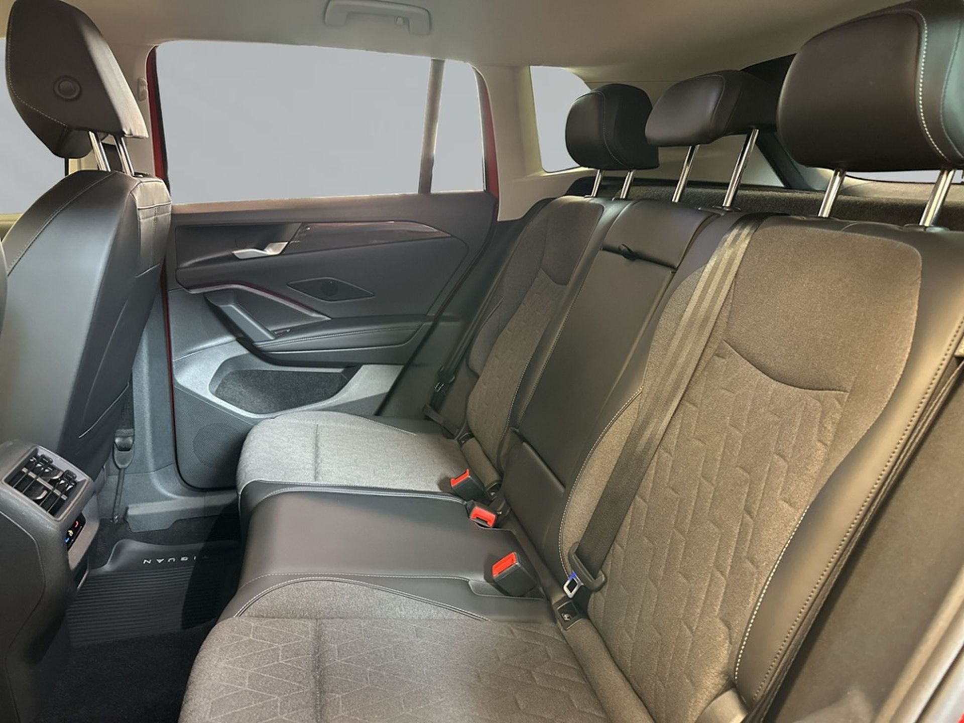 Volkswagen Tiguan 2024, bild 5/10