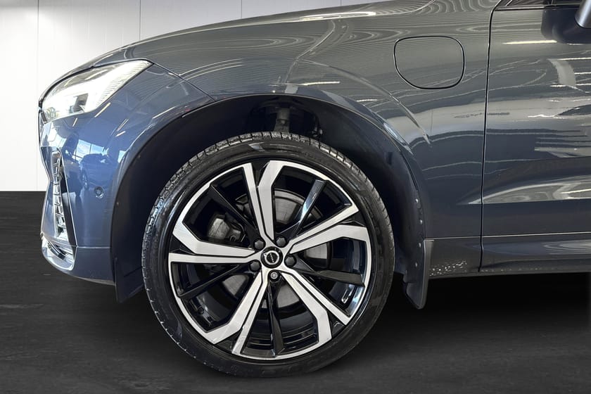 Bild 5 av Volvo XC60 T8 RECHARGE AWD  R-DESIGN | B&W | 360° | HUD | PANO | DRAG