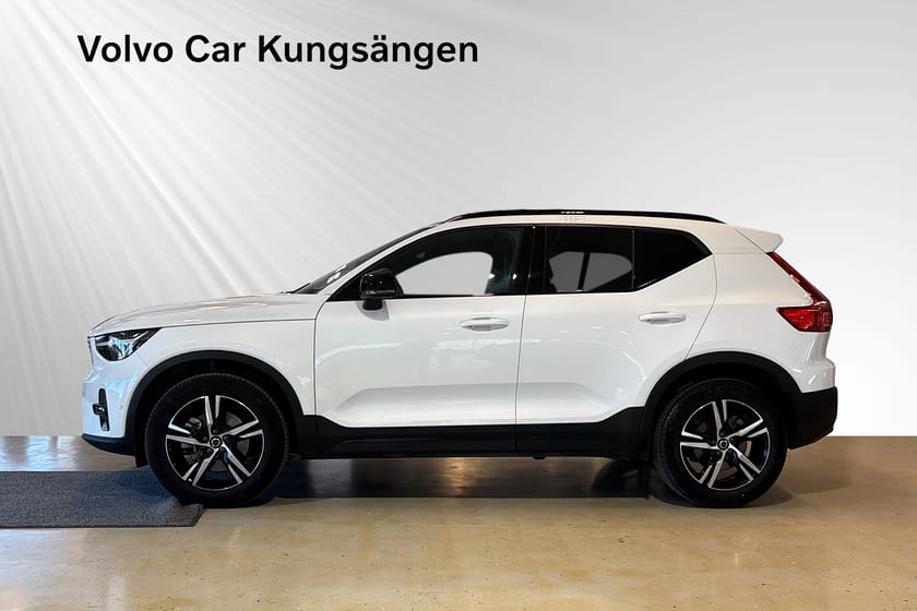 Bild 3 av Volvo XC40 B3 FWD Bensin Plus Dark 360-kamera Rattvärme Förarstödpaket Selekt