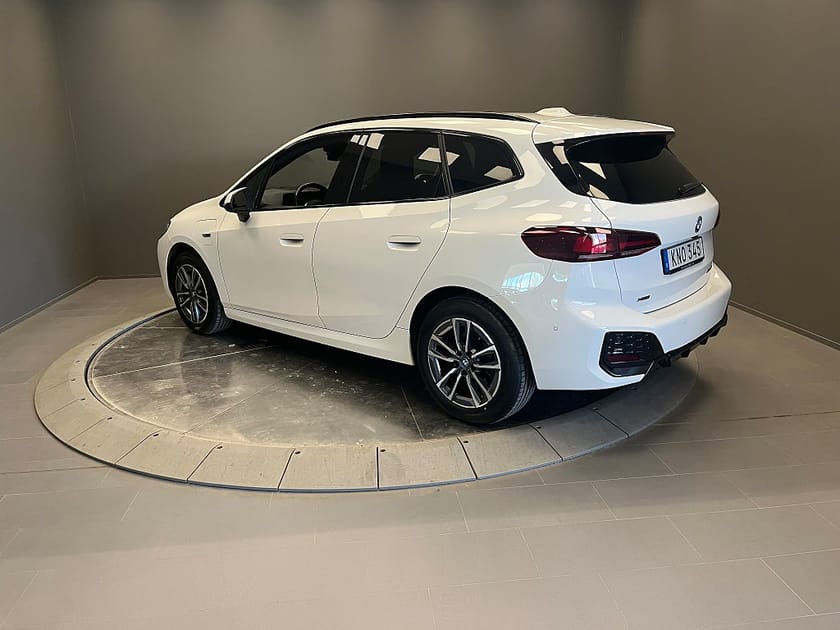Bild 3 av BMW 230e xDrive Active Tourer M Sport Dragkrok Panorama HK Ljud