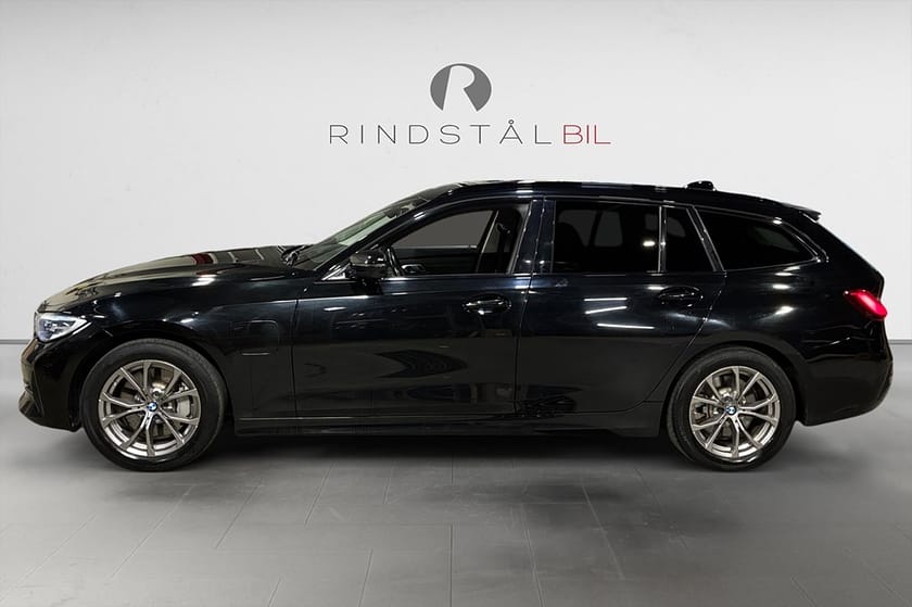 Bild 4 av BMW 330e xDrive Touring 292 HK AUT Sport Line DRAG NAVI PDC MOMS
