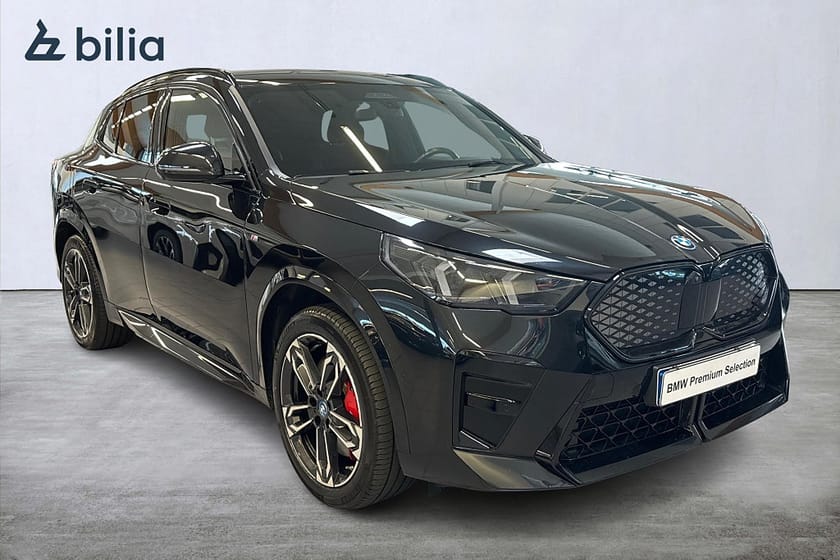 Bild 3 av BMW iX2 xDrive30 M Sport Pro Innovation Dragkrok Elstolar HK