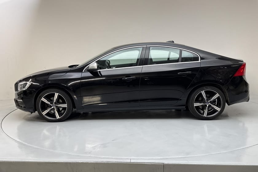Bild 2 av Volvo S60 T3 152hk R-Design Värmare Dragkrok P-Sensorer