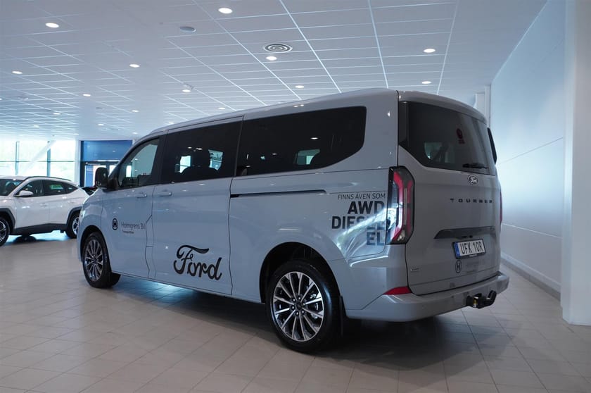 Bild 2 av Ford Tourneo Custom 340 Plug-in Hybrid Titanium X 340l LWB 2.5l PHEV 227hk CVT AT FWD Bensin