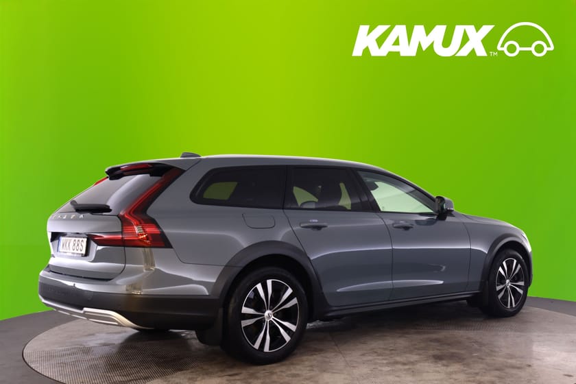 Bild 2 av Volvo V90 Cross Country B4 AWD Momentum Advanced B-kam Navi Drag Värm BLIS Keyless Skinn