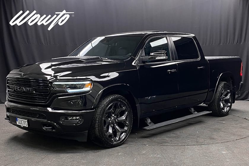 Bild 1 av RAM 1500 Crew Cab Dodge 5.7 V8 395HK Limited Night /Borla /Moms